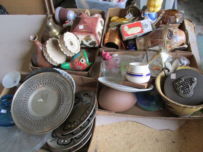 lot 99 image: Lot of assorted vintage dcor, gla...