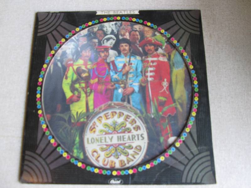 lot 108 image: The Beatles Sgt. Pepper vinyl recor...