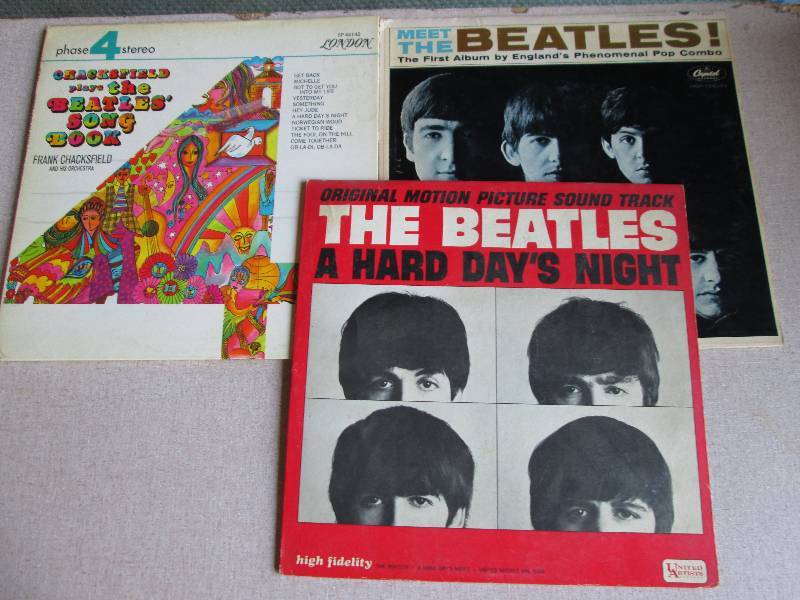 lot 111 image: 3 Beatles vinyl record albums...