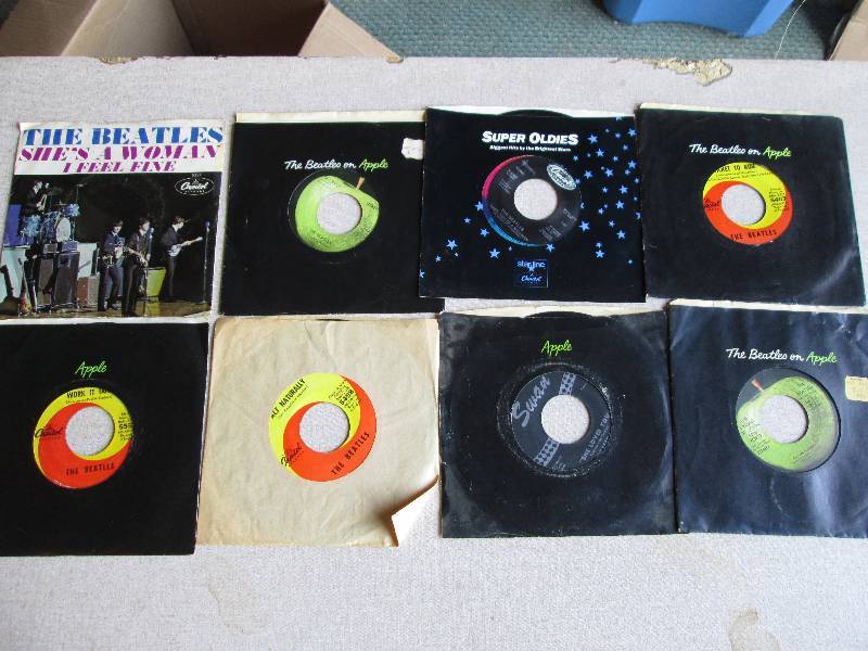 lot 117 image: Lot of Beatles records...