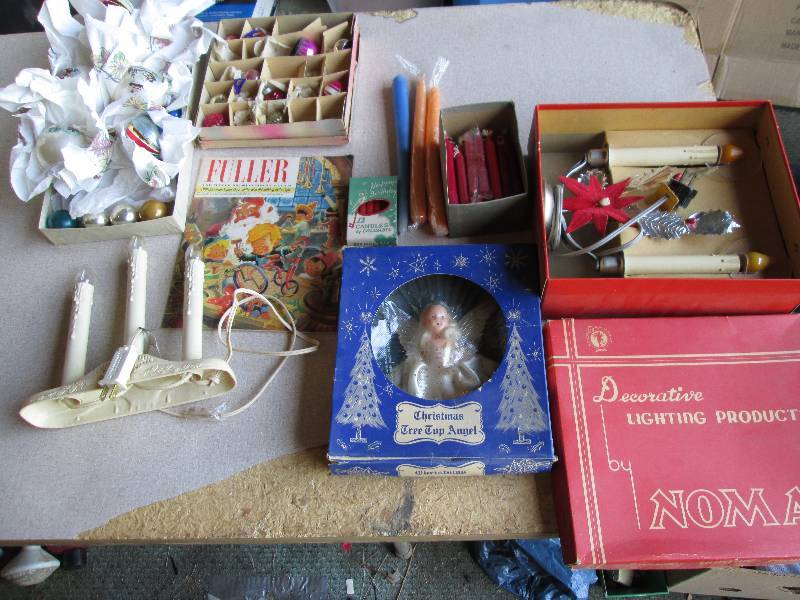 lot 125 image: Lot of vintage Christmas decoration...