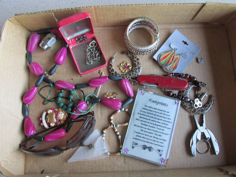 lot 137 image: Assorted jewelry and pocket tools...