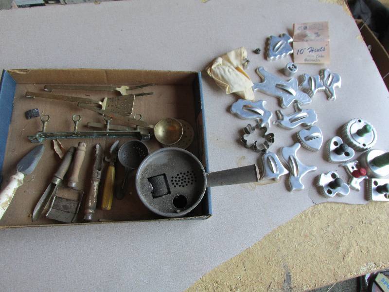 lot 140 image: Vintage kitchenware and cookie cutt...