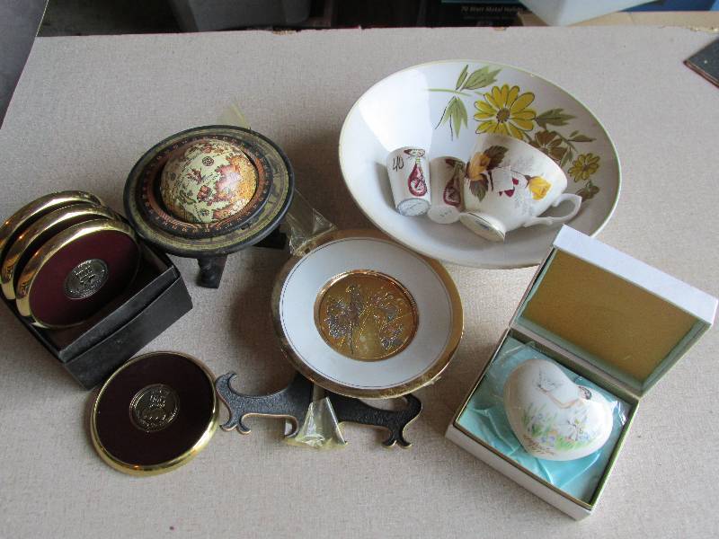 lot 154 image: Lot of china, small globe, coasters...