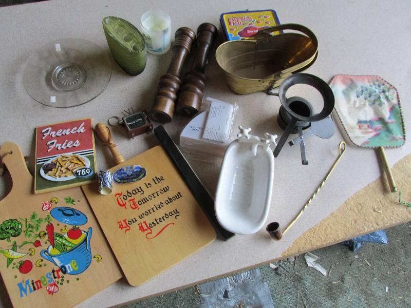 lot 157 image: Lot of assorted kitchenware and gla...