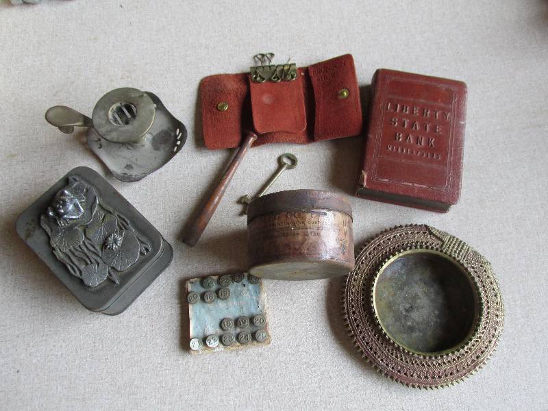 lot 161 image: Lot of vintage items, pewter frog h...
