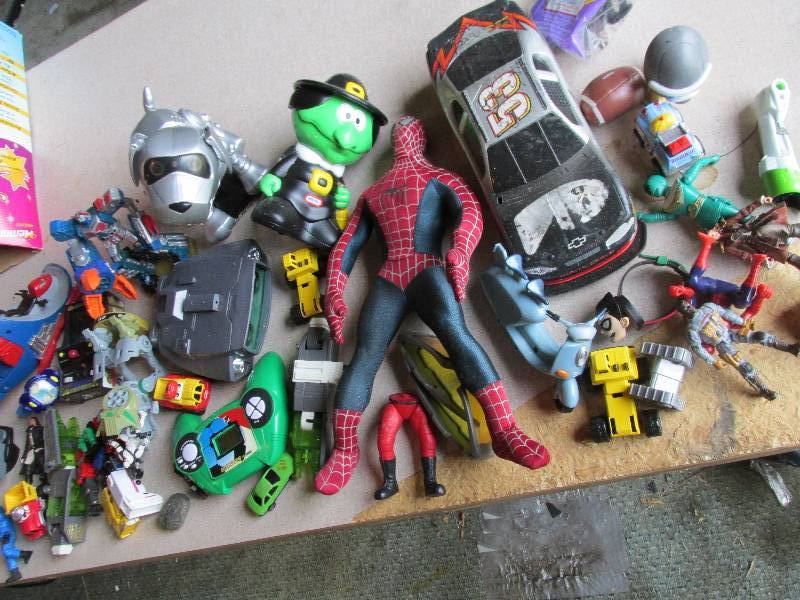 lot 164 image: Lot of assorted toys, mainly for bo...