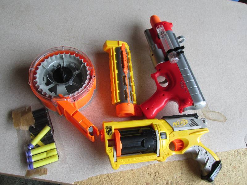 lot 167 image: Lot of Nerf toy guns...