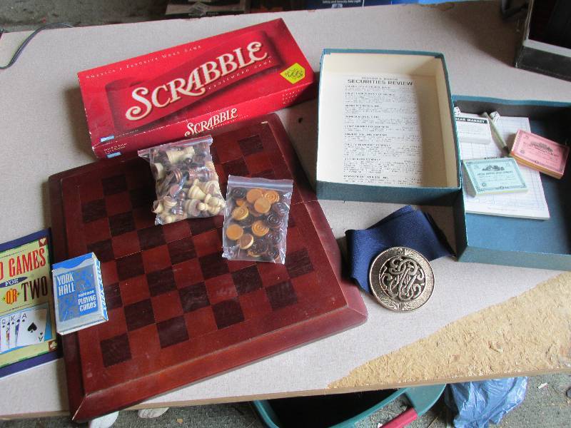 lot 173 image: Lot of assorted games...