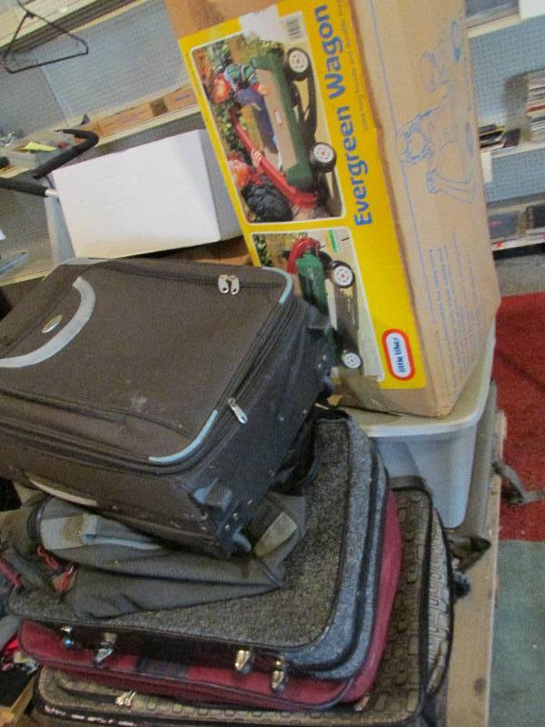 lot 180 image: Pallet of luggage and clothing.  Ma...