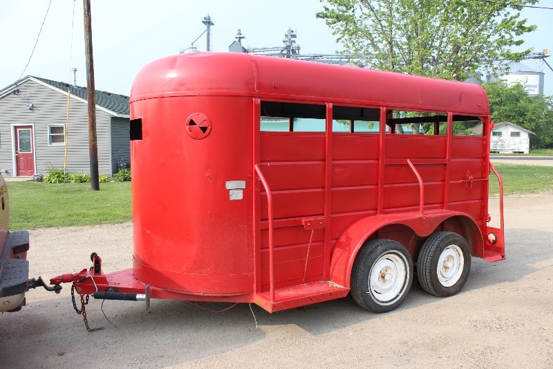 lot 1 image: Horse Trailer
