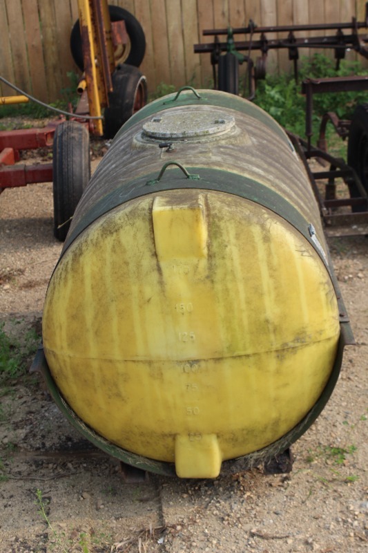 lot 8 image: 250 Gallon Tank