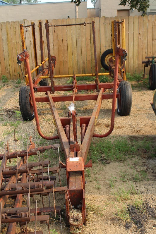 lot 9 image: Melroe Harroweeder