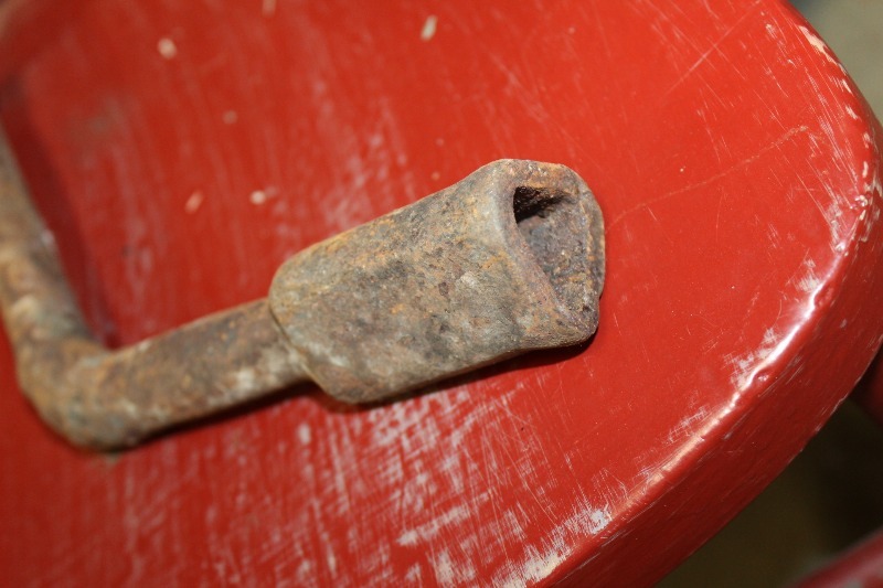 lot 70 image: Antique Stove Grate Crank