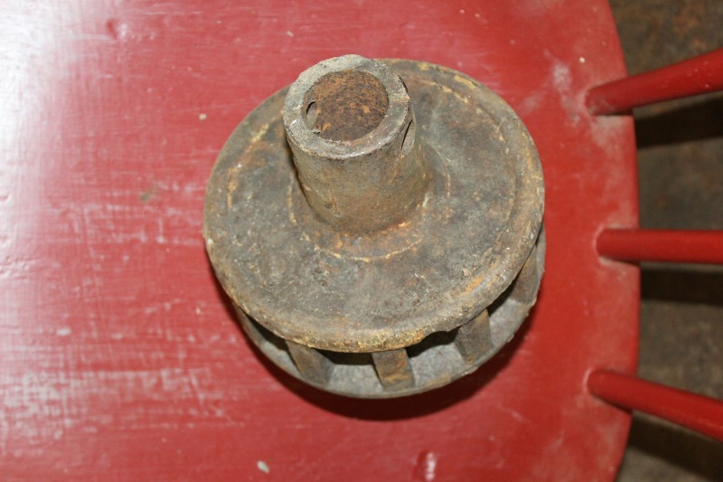 lot 71 image: Wood Spoke Wheel Wheel Hub