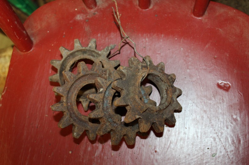 lot 72 image: Gears  Sprockets, set of 4