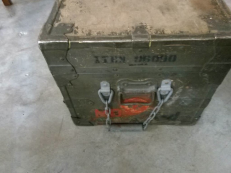 lot 3 image: AWESOME WWII FIELD XRAY TRUNK-VERY RARE PIECE