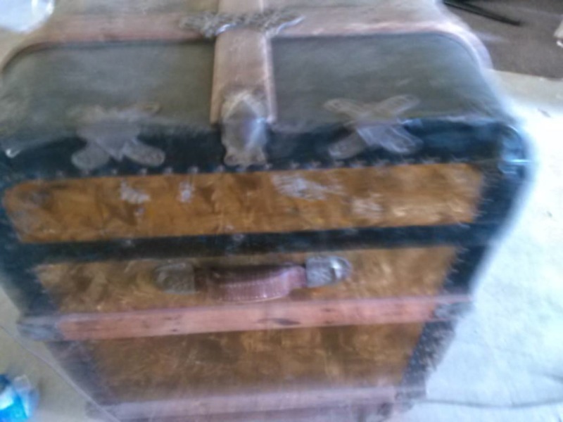 lot 1 image: AMAZING ANTIQUE STEAMER TRUNK-OUTSTANDING CONDITION