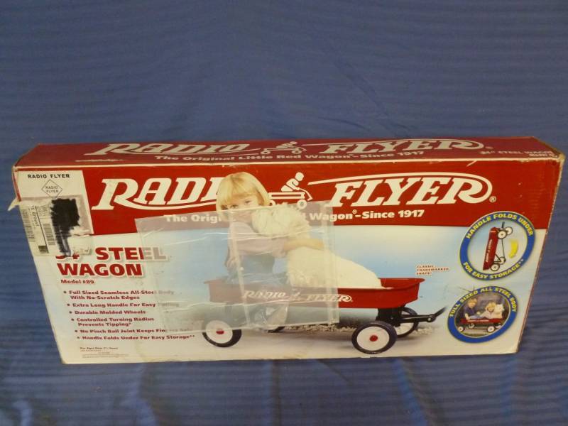 lot 6 image: Radio Flyer Wagon