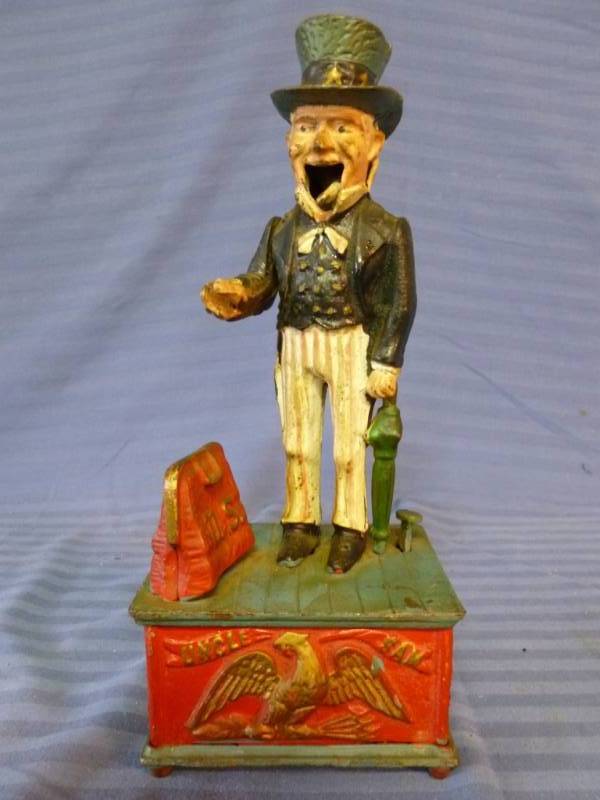 lot 8 image: Cast Iron Uncle Sam Bank