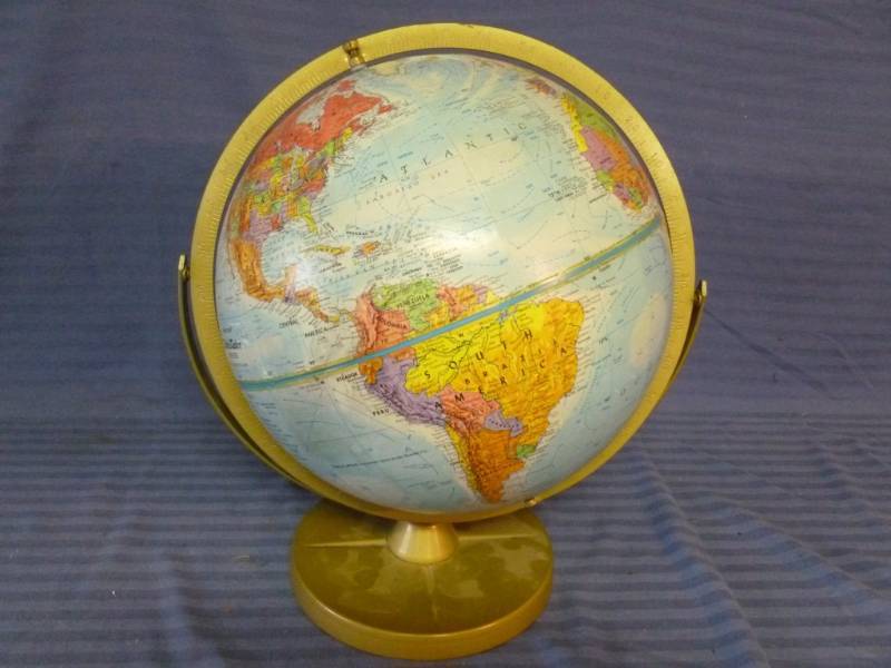 lot 12 image: Vintage Globe