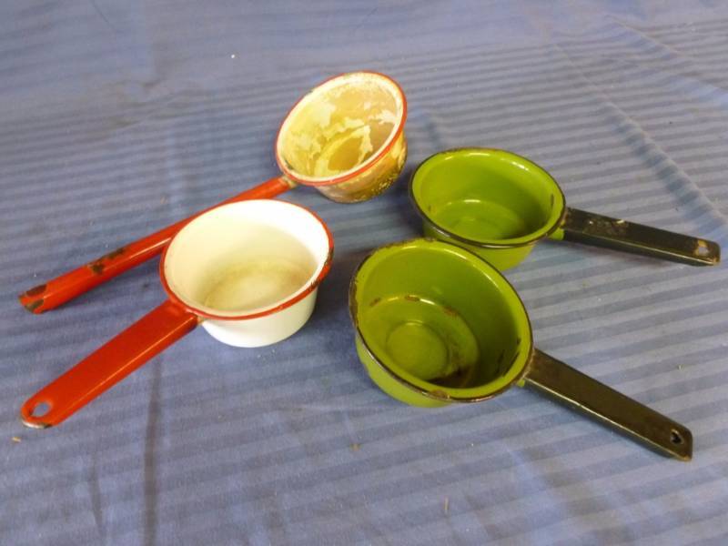 lot 26 image: Vintage Enamelware