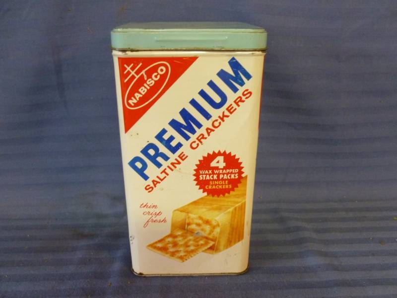 lot 28 image: Vintage Metal Cracker Container