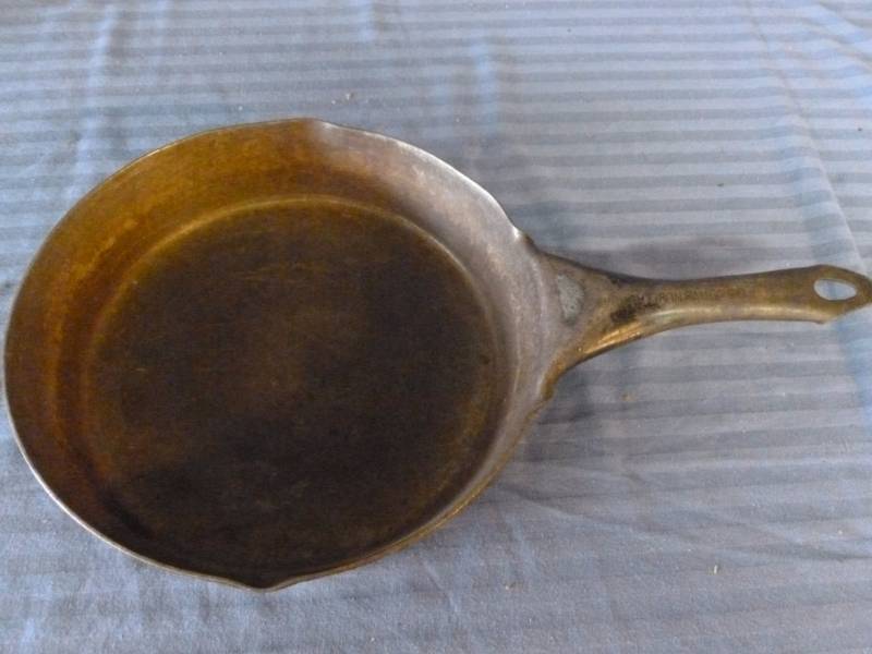 lot 29 image: Antique Wrought Iron Skillet