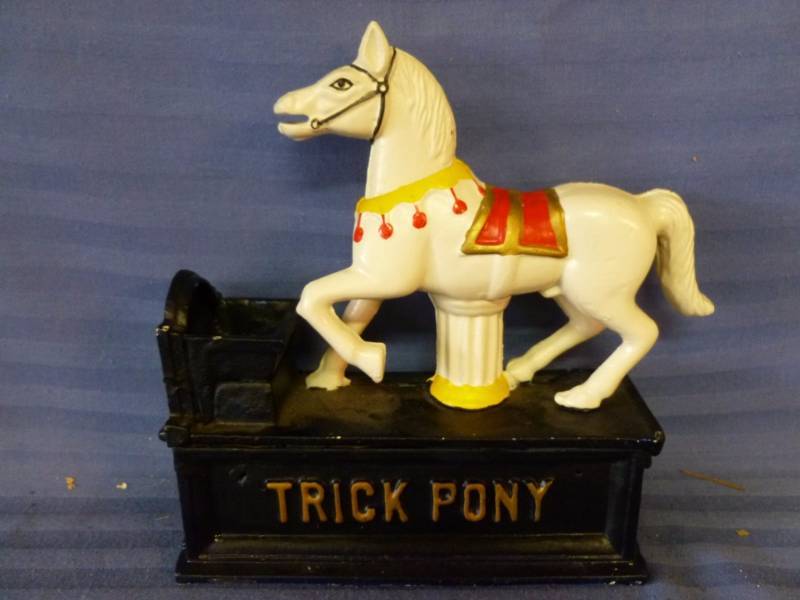lot 51 image: Collectible Cast Iron Coin Bank