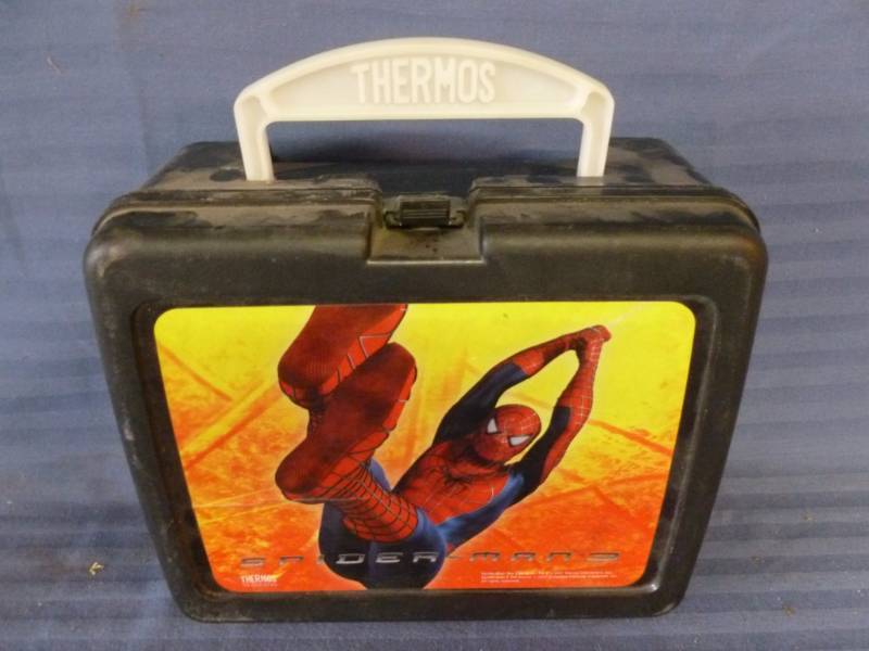 lot 63 image: Spider - Man Lunchbox