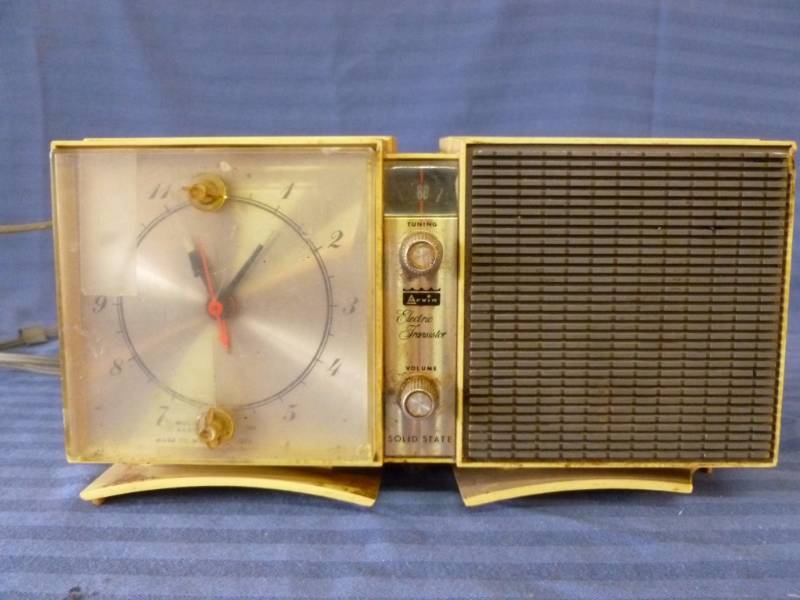 lot 70 image: Vintage Radio