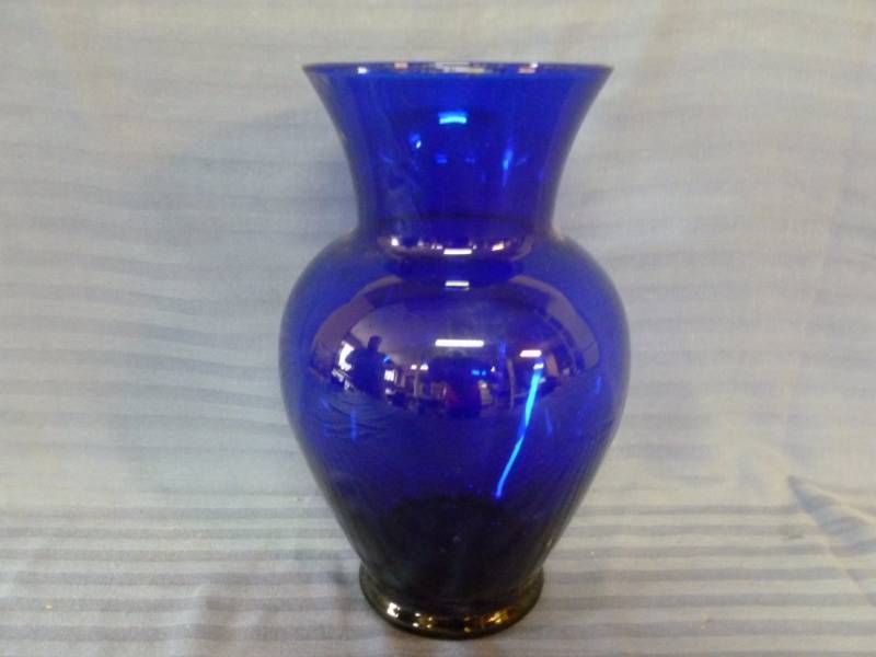lot 72 image: Cobalt Blue Glass Vase