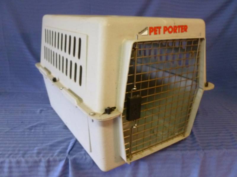lot 83 image: Pet Porter