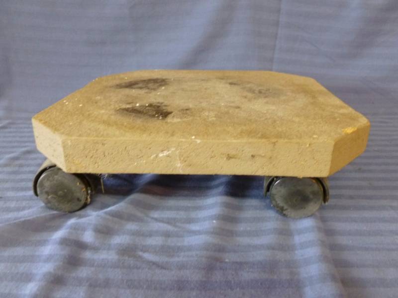 lot 85 image: Portable Plant Stand