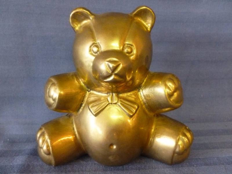 lot 93 image: Cast Brass Bear