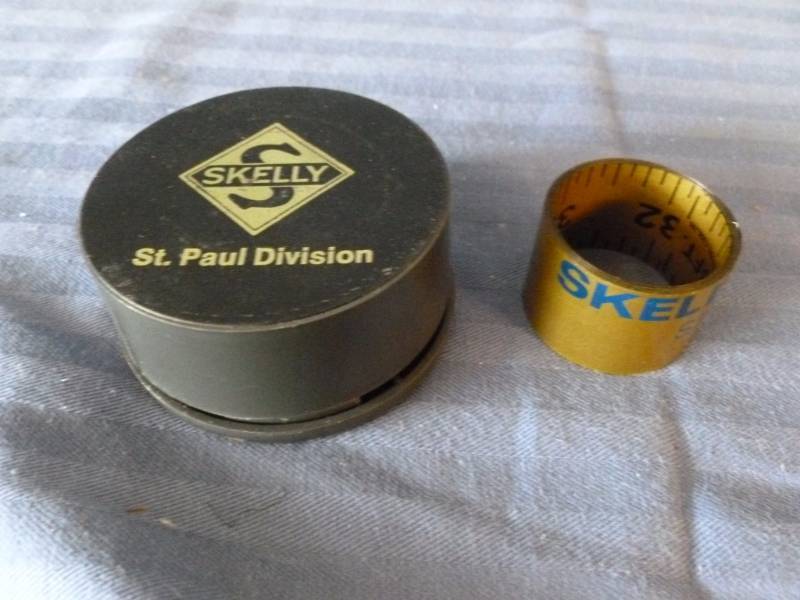 lot 104 image: Skelly Oil Items
