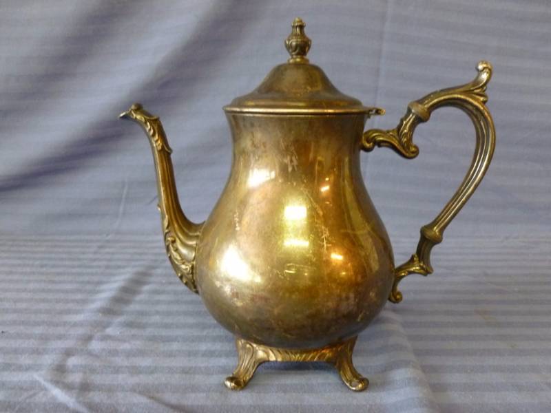lot 110 image: Vintage Silver Plate Tea Pot