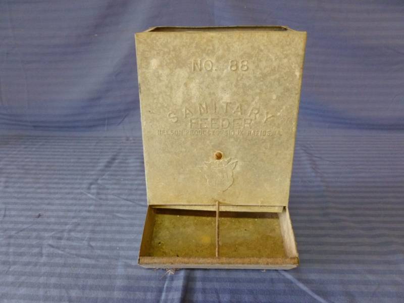 lot 127 image: Vintage Feeder