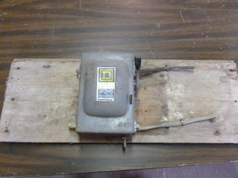 lot 128 image: Square D Fuse Box