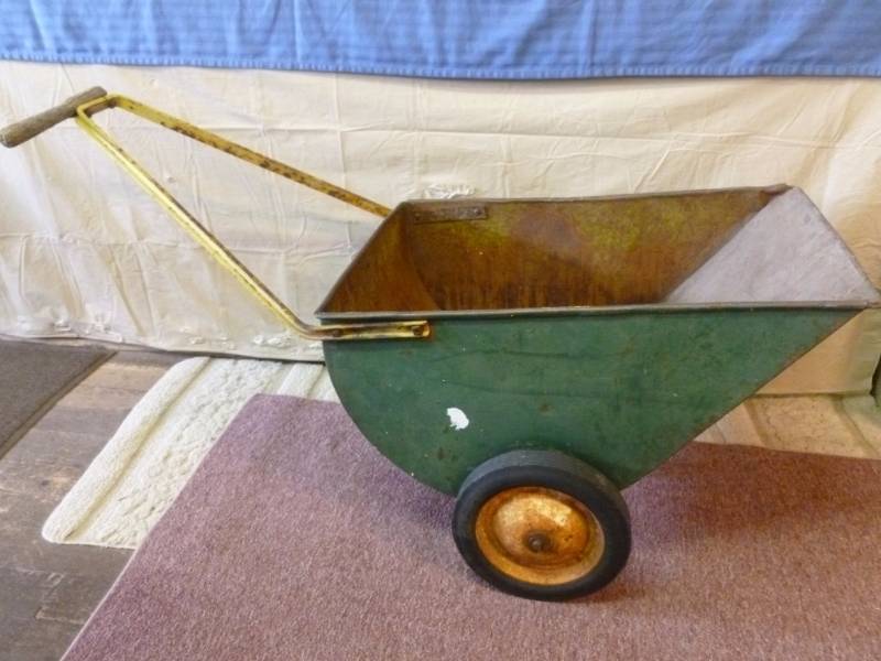 lot 131 image: Garden Cart