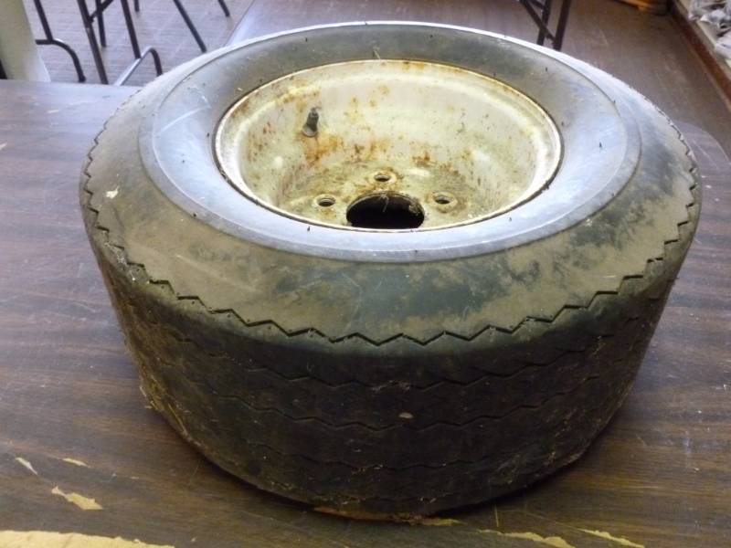 lot 135 image: Snowmobile Trailer Tire