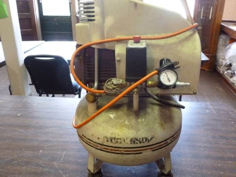 lot 3 image: Tool Shop Pancake Air Compressor