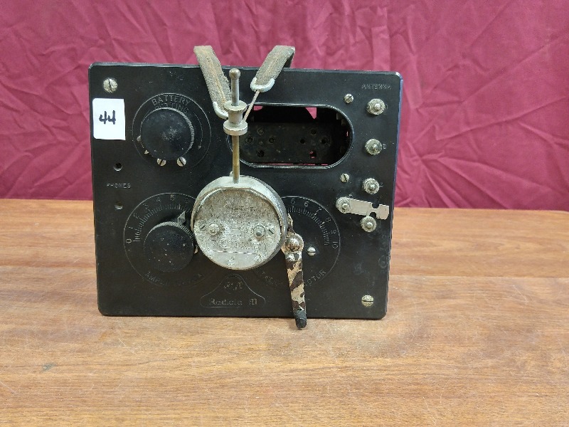 1924 Radiola III Battery Powered Radio w Headphones