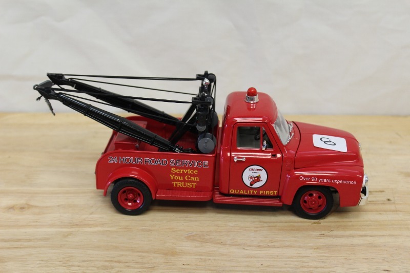 lot 8 image: Gearbox 1953 Ford Tow Truck