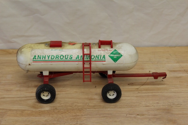 VINTAGE ERTL ANHYDROUS AMMONIA TANK 1/16 #3226 NEW IN BOX FREE SHIPPING 