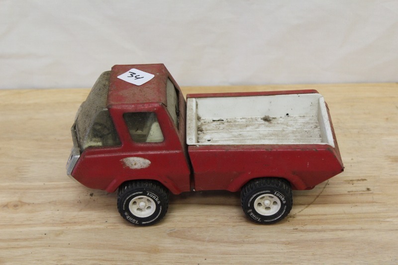 lot 34 image: Vintage TONKA Truck