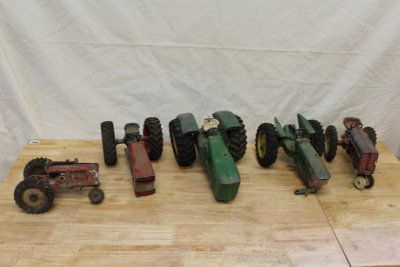 lot 73 image: Vintage Dicast Tractors for Parts or Repair