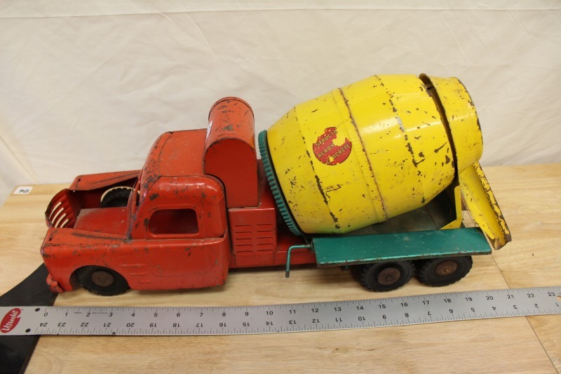lot 2 image: Structo Ready Mix Concrete Mixer