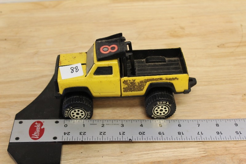 lot 88 image: TONKA Vintage Truck