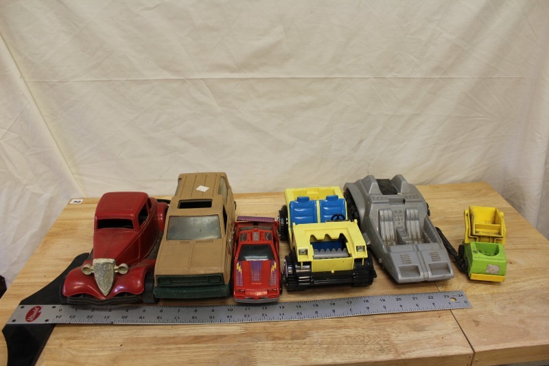 lot 95 image: Plastic Cars  Trucks Lot